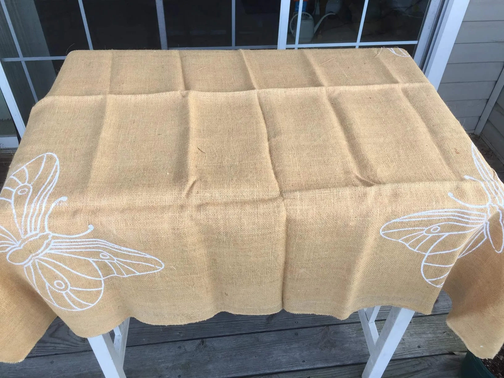 AAYU Burlap Square Tablecloth 45 x 45 Inch No Fray Butterfly Printed Table Topper for Dining Table Rustic Party and Wedding Decorations Arts and Crafts