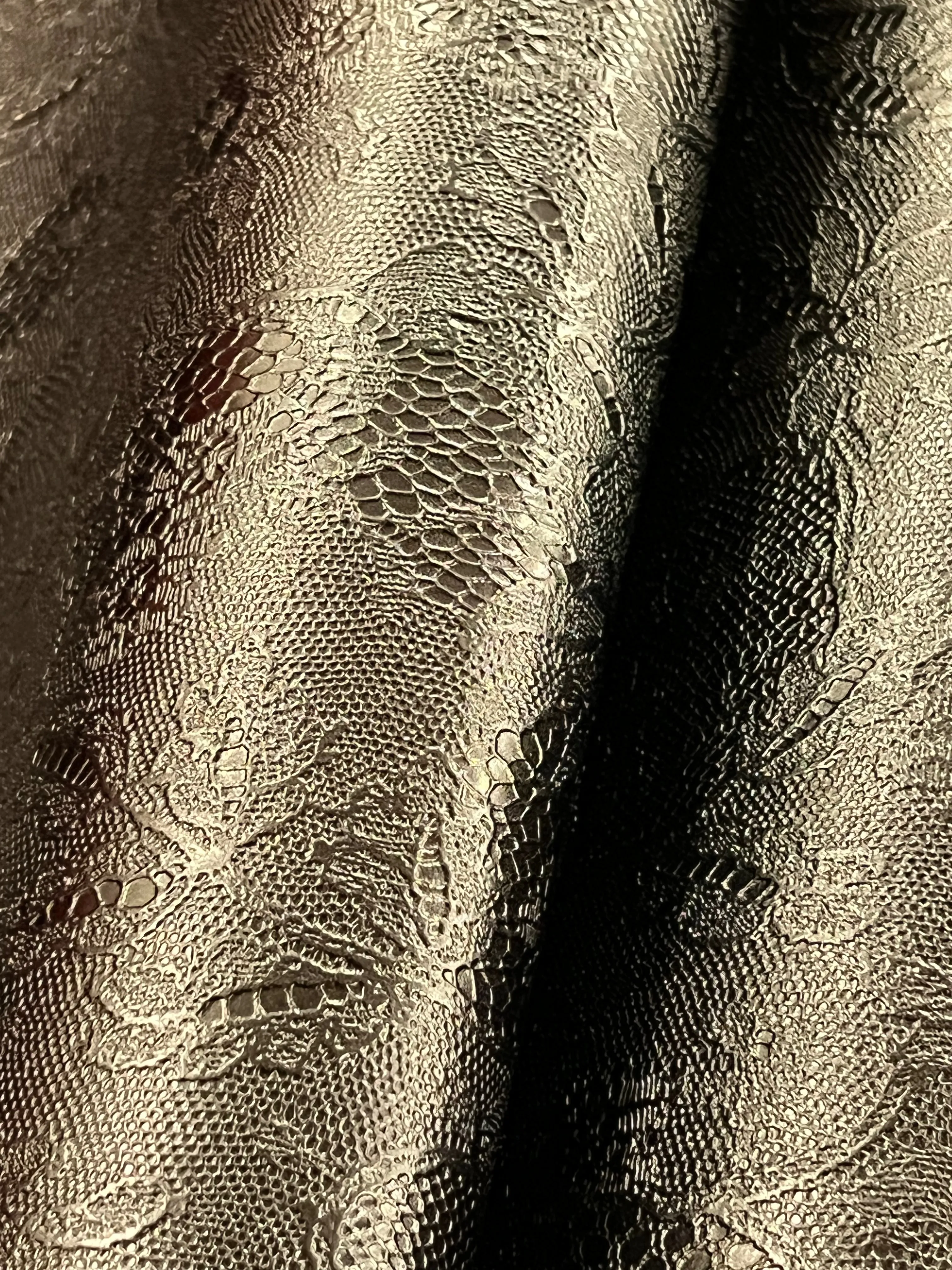 Finished LACE- embossed vegetable tanned Double Shoulder