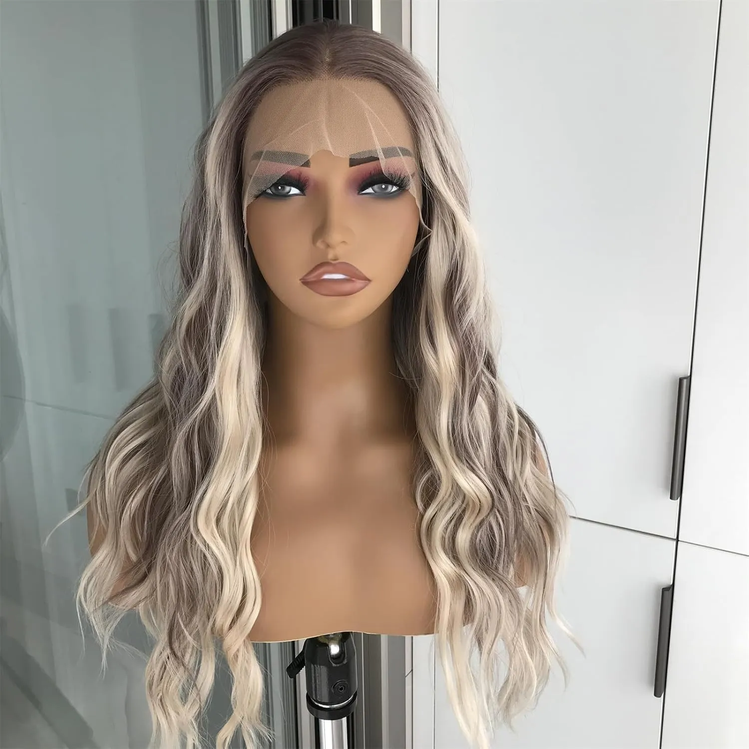 Highlight Blonde Wig Loose Wave 13x4 Synthetic Lace Front Wig for Women Middle Part Pre Plucked Hairline Ombre Curly Shoulder Length Fiber Wig 18inch