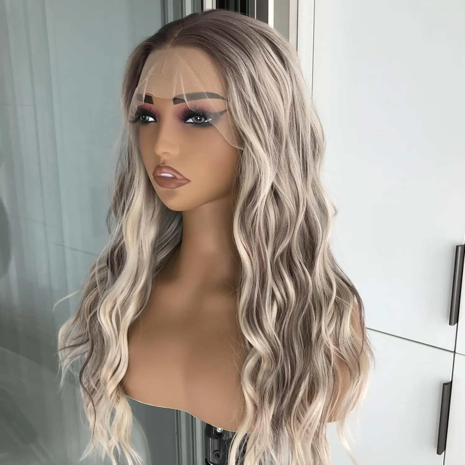 Highlight Blonde Wig Loose Wave 13x4 Synthetic Lace Front Wig for Women Middle Part Pre Plucked Hairline Ombre Curly Shoulder Length Fiber Wig 18inch
