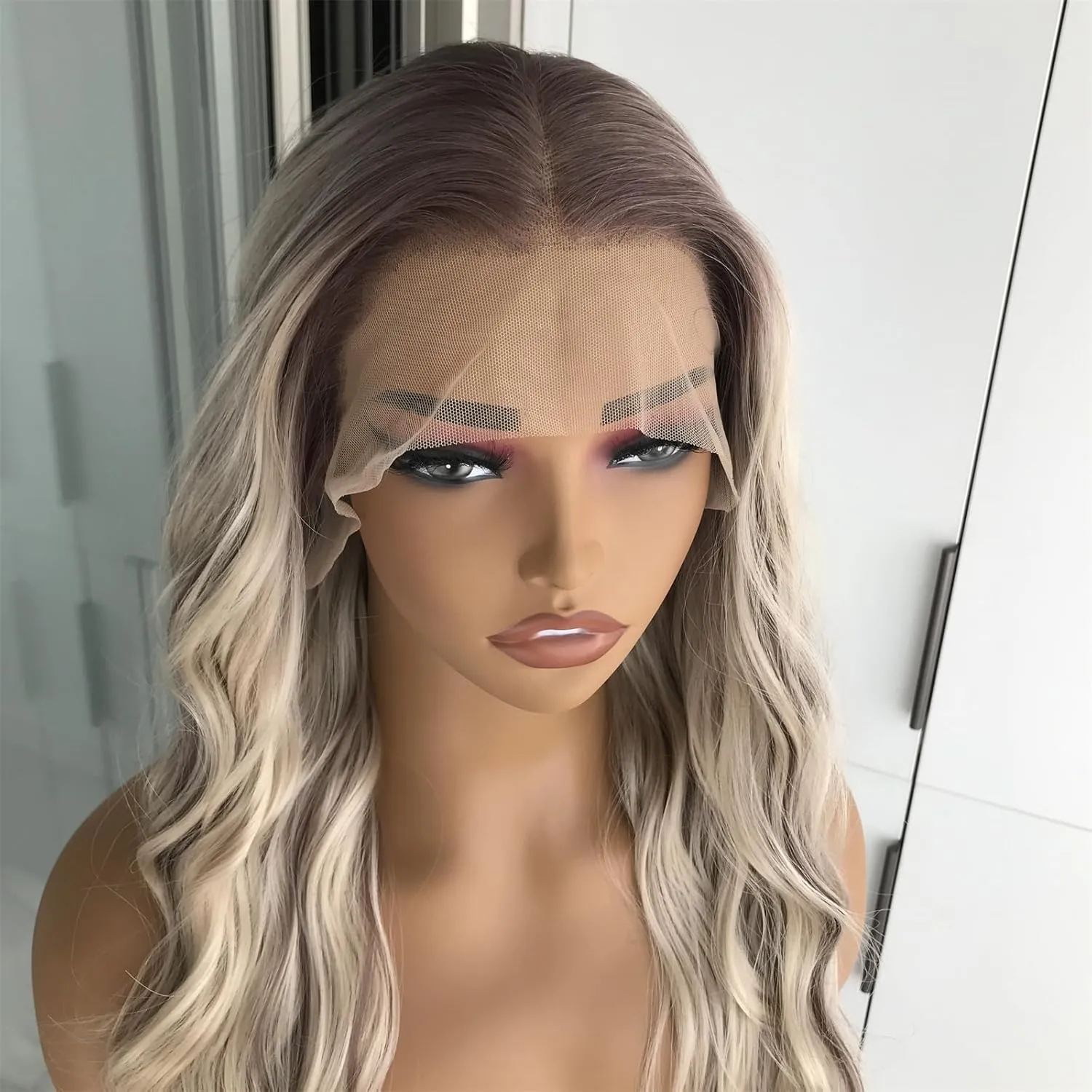 Highlight Blonde Wig Loose Wave 13x4 Synthetic Lace Front Wig for Women Middle Part Pre Plucked Hairline Ombre Curly Shoulder Length Fiber Wig 18inch