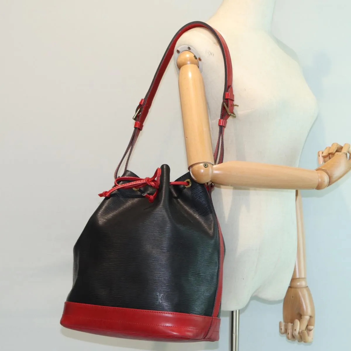 LOUIS VUITTON Epi Noe Shoulder Bag By color Black Red M44017 LV ep4953