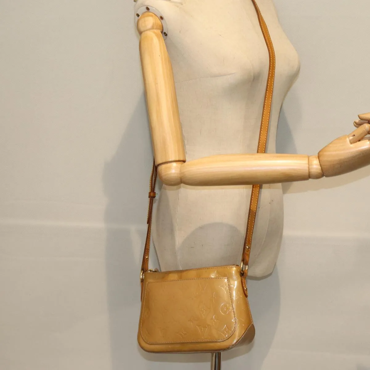 LOUIS VUITTON Monogram Vernis Minna Street Bag Noisette M91508 LV 74066