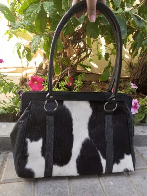 Premium Leather Shoulder Bag for Women - Classic Black with Secure Zipper