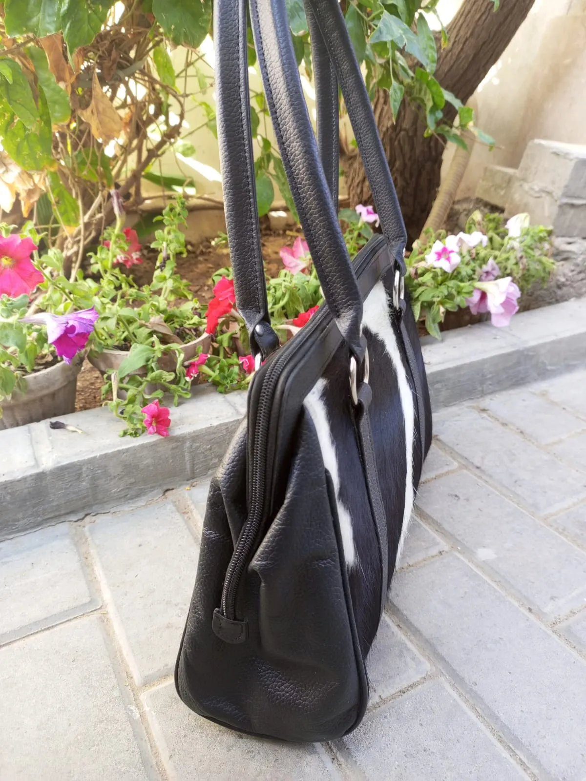 Premium Leather Shoulder Bag for Women - Classic Black with Secure Zipper