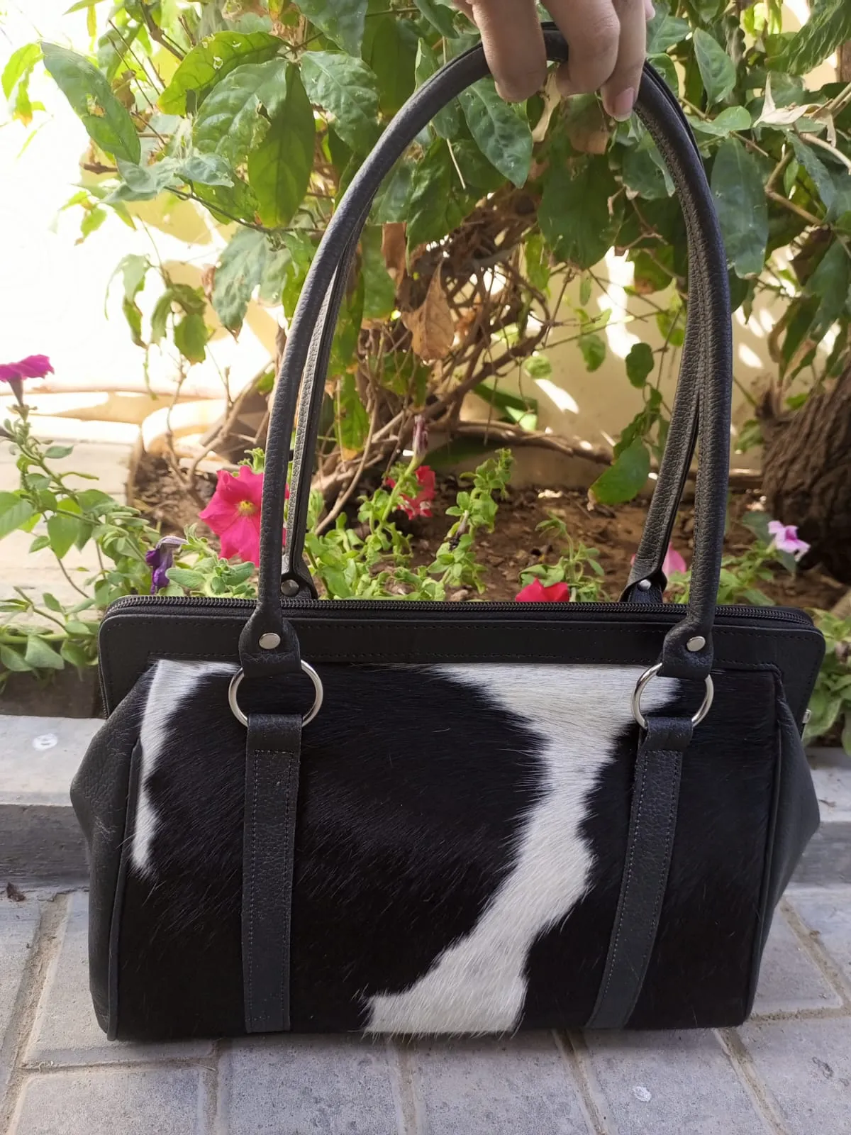 Premium Leather Shoulder Bag for Women - Classic Black with Secure Zipper