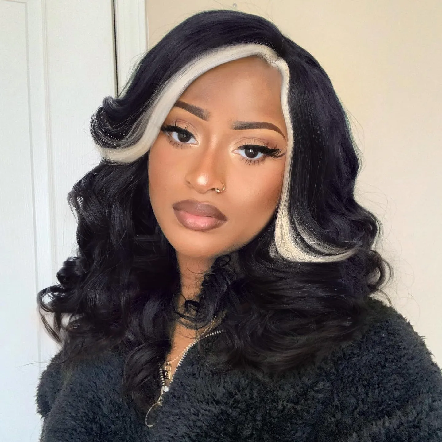 Quick Short Wavy Bob Style Wig with Side Part - Curly Wavy Body Wave, Glueless Lace Part Synthetic Wig, Shoulder Length, Black with Highlight Blonde (16 Inch)