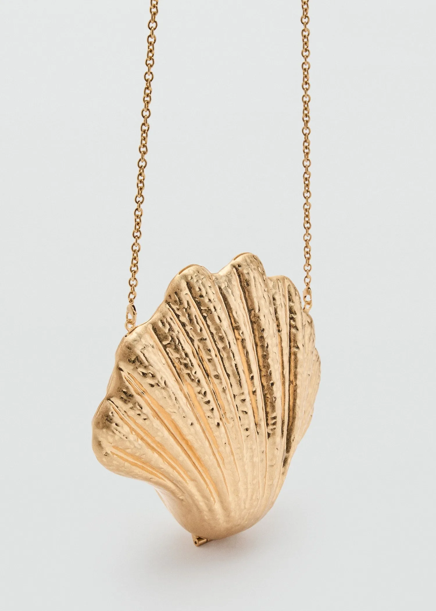 Shell design clutch bag