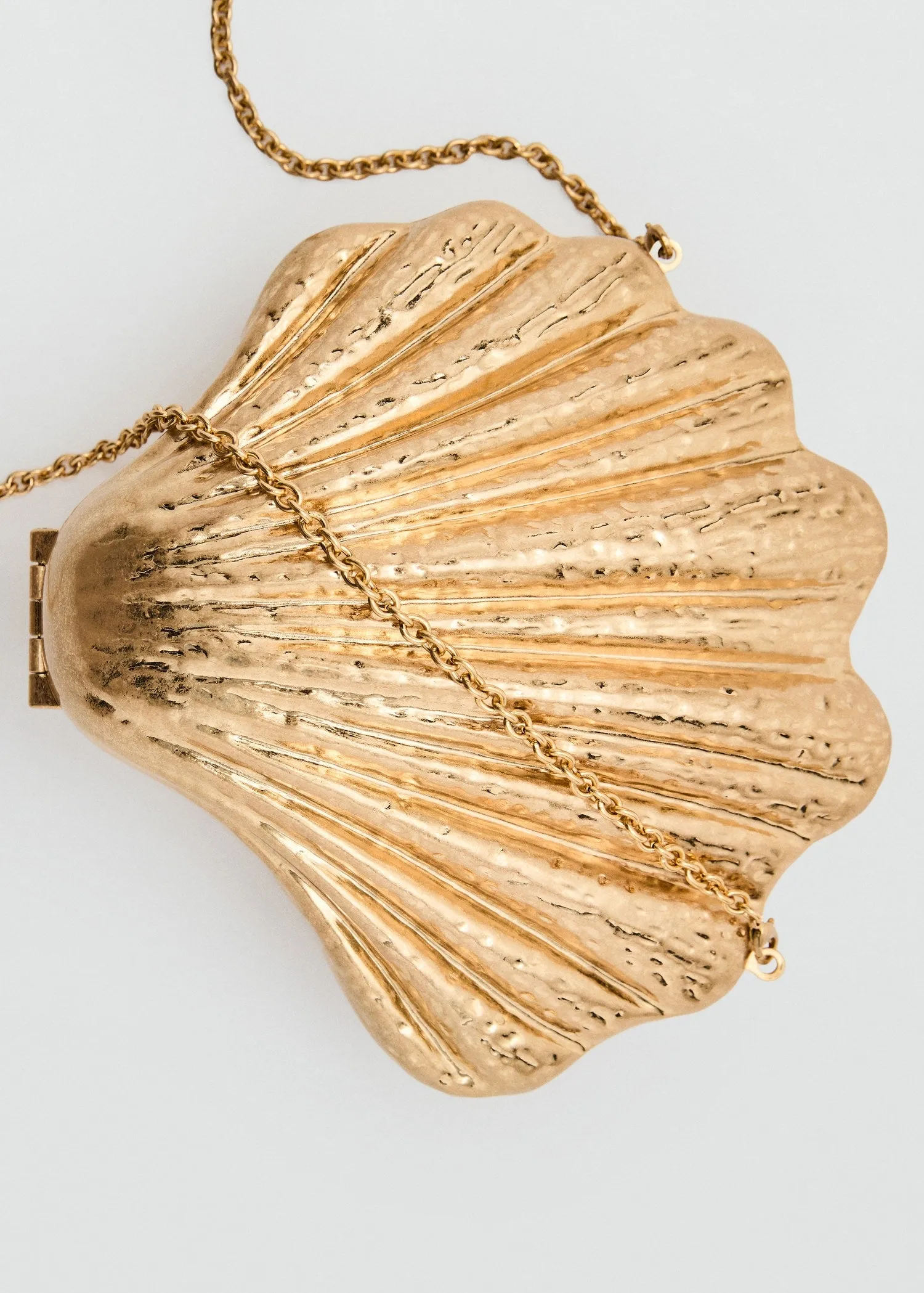 Shell design clutch bag
