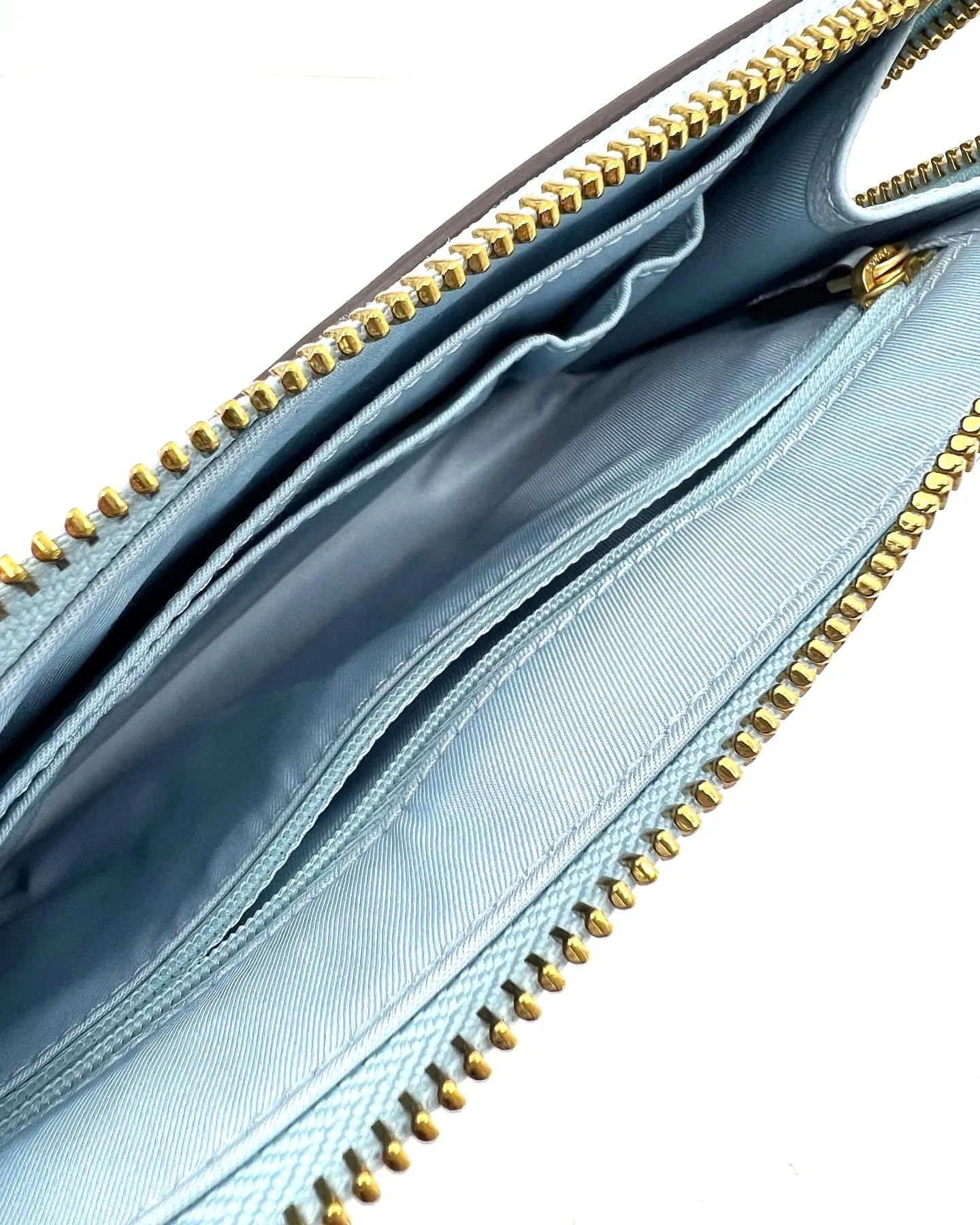 TORY BURCH BRITTEN LEATHER ZIP WRISTLET POUCH IN BLUE CLOUD