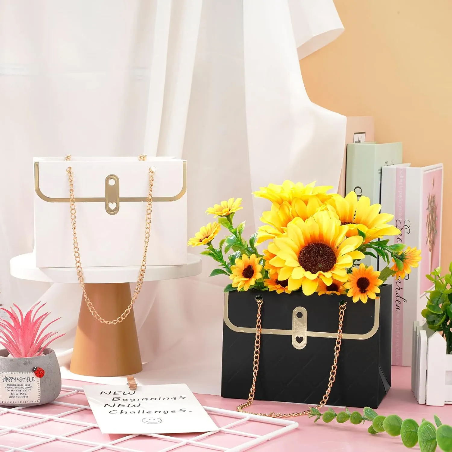 Whaline 6Pcs Paper Flower Bags with Metal Chain Bouquet Storage Bucket Florist Bag Handbag Flower Bouquet Wrapping Basket Gift Box for Wedding Party Birthday Mother's Day Gift Bags, Black White